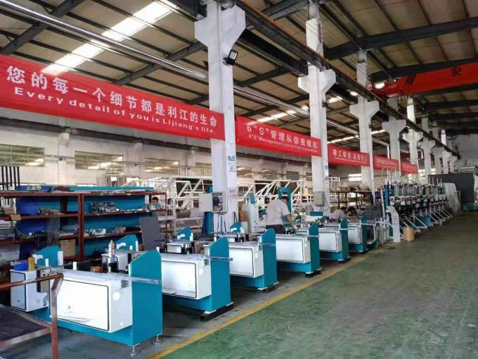 Lini Produksi Kaca Isolasi Vertikal Pengisian Gas Dan Menekan Robot Dengan Sistem Ai 9