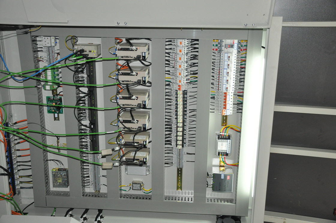 Vertikal Insulating Glass Line Produksi / Insulating Glass Sealing Robot 8 Servo Motors