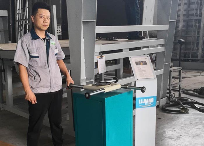 Rotated Table Insulating Glass Production Line Bekerja Dengan Sealant Extruder