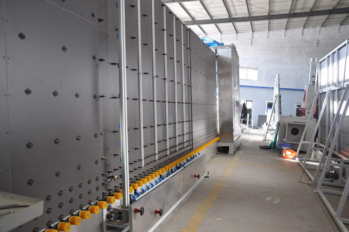 1. lini produksi isolasi kaca vertikal LJBZ2535G mengadopsi sistem kontrol SIEMENS, menjaga kinerja yang stabil
