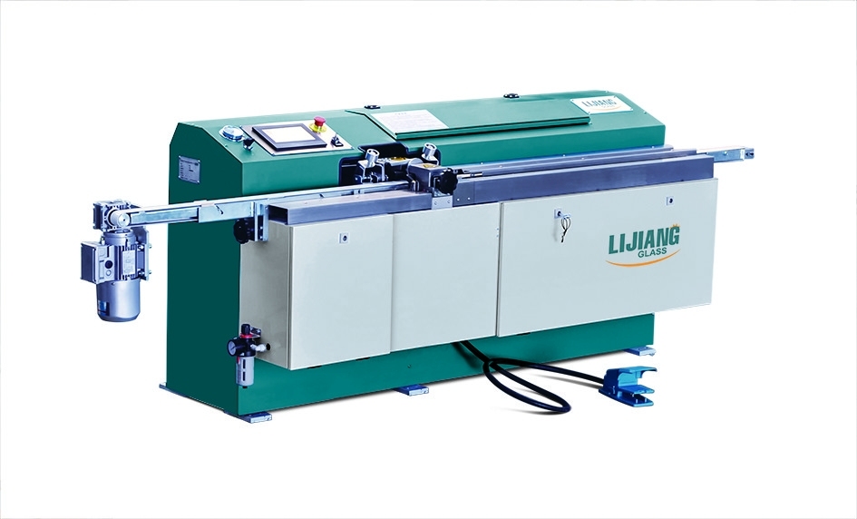 The LJTB01 butyl extruder machine digunakan untuk menyebarkan frame aluminium spacer secara merata dengan hot melt butyl