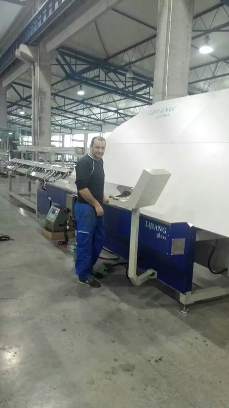 Mesin Bending Spacer Bar Dengan 4 Unit Penyimpanan Ukuran Spacer Yang Berbeda