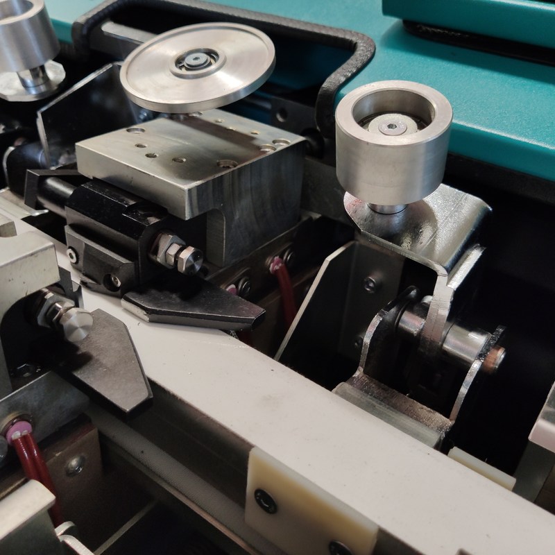 Mesin Pengisian Seive Molecular Desiccant Otomatis untuk spacer bar dan Isolasi kaca aluminium strip laminating