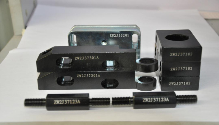 Warna Disesuaikan Sudut Akurat ± 0,5mm Spacer Bending Machine