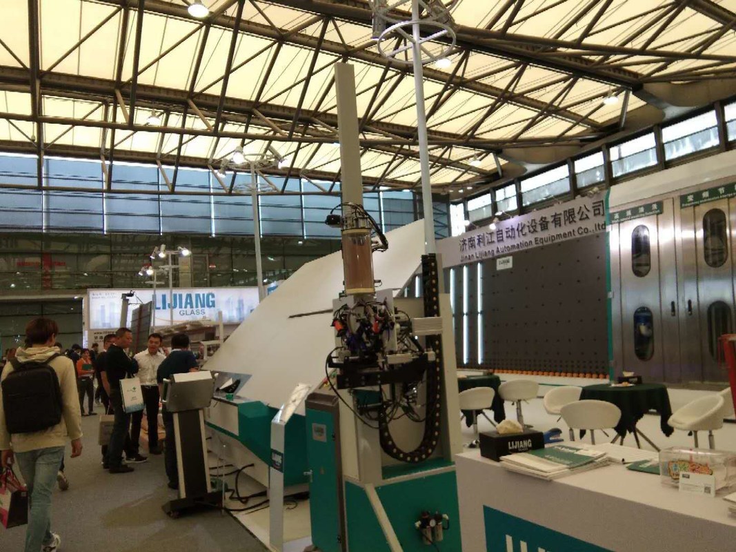 Dua Potongan Lini Produksi Kaca Isolasi IGU 19mm Satu Kali Diisi Dengan Gas Argon