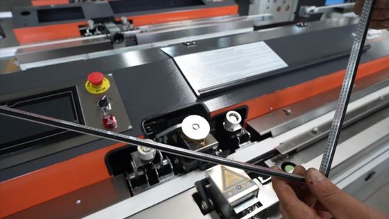 47m / mnt Mesin Extruder Butil Otomatis Untuk Melapisi Bingkai Aluminium Spacer